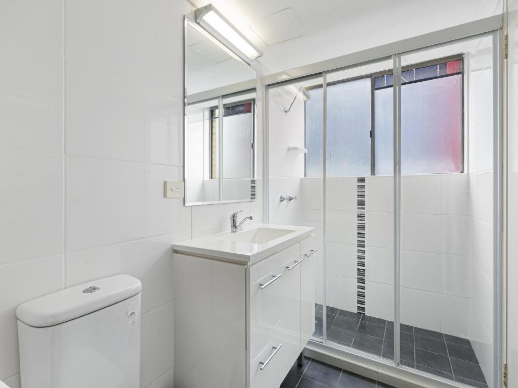 Surfside Court - Hosted By Burleigh Letting Apartment Gold Coast Bagian luar foto