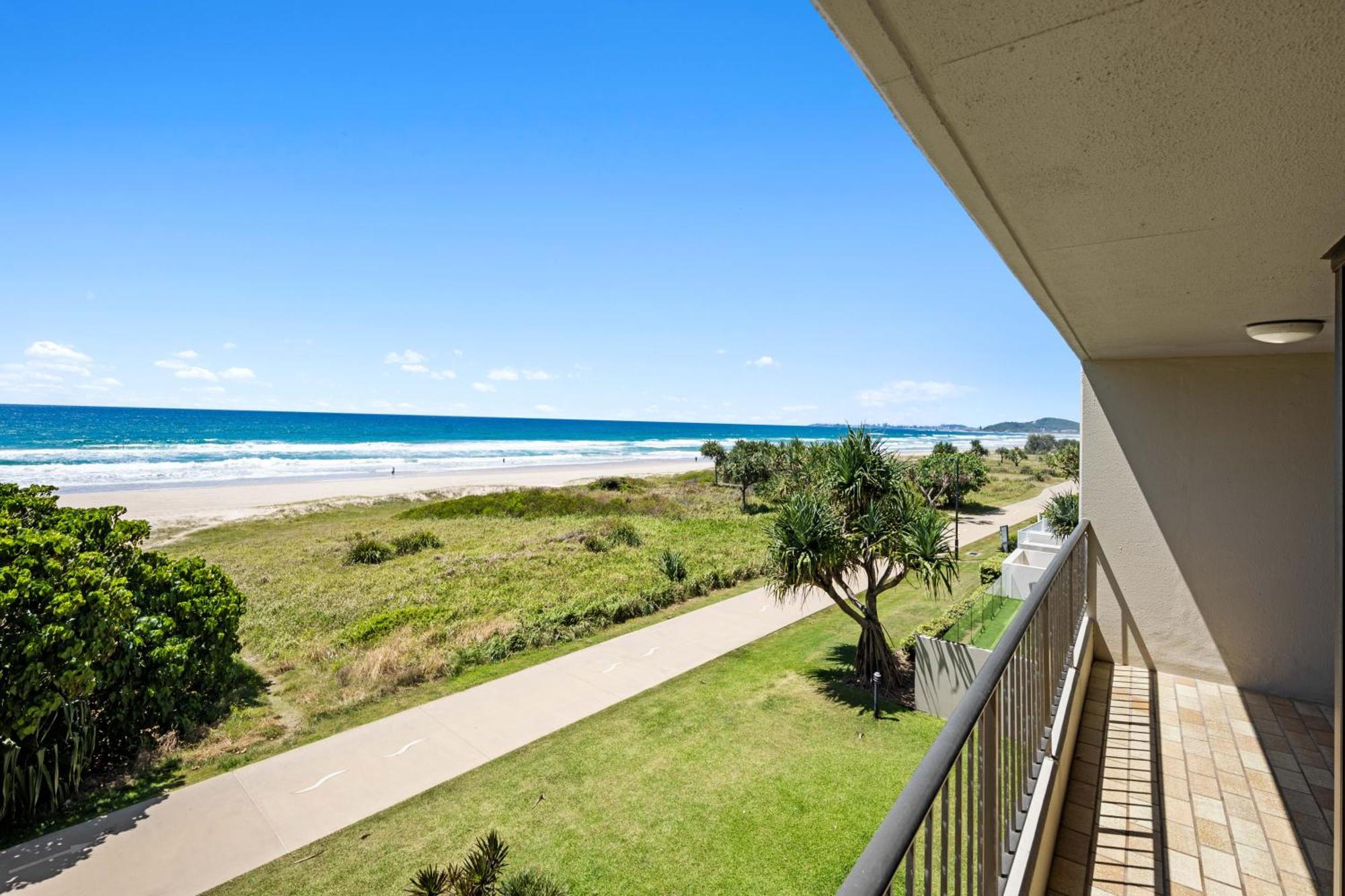 Surfside Court - Hosted By Burleigh Letting Apartment Gold Coast Bagian luar foto