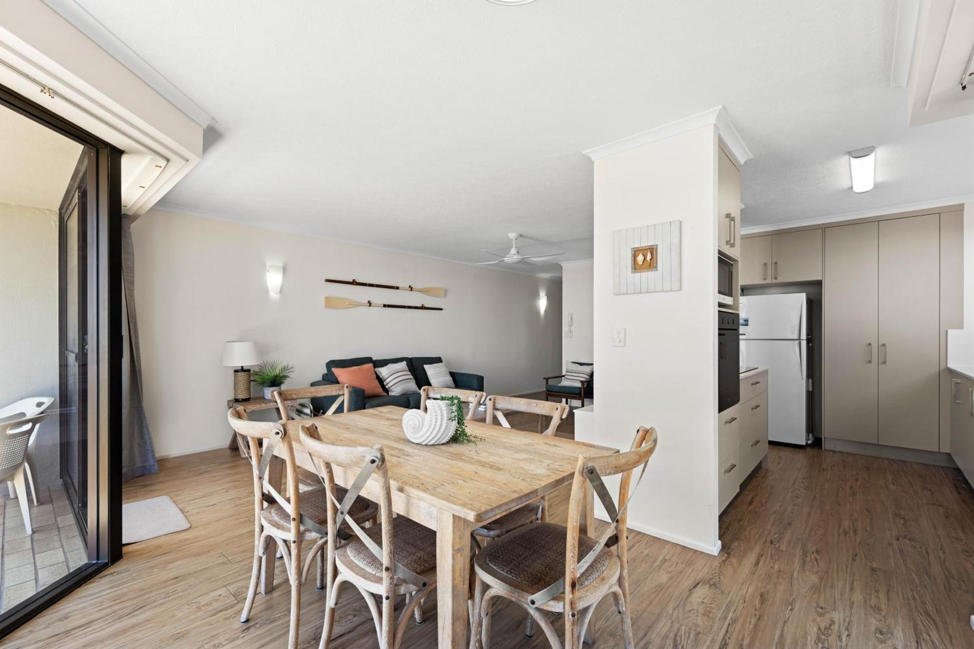 Surfside Court - Hosted By Burleigh Letting Apartment Gold Coast Bagian luar foto
